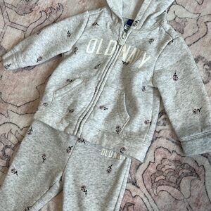 Old Navy Heather Gray Baby Set with Floral Print